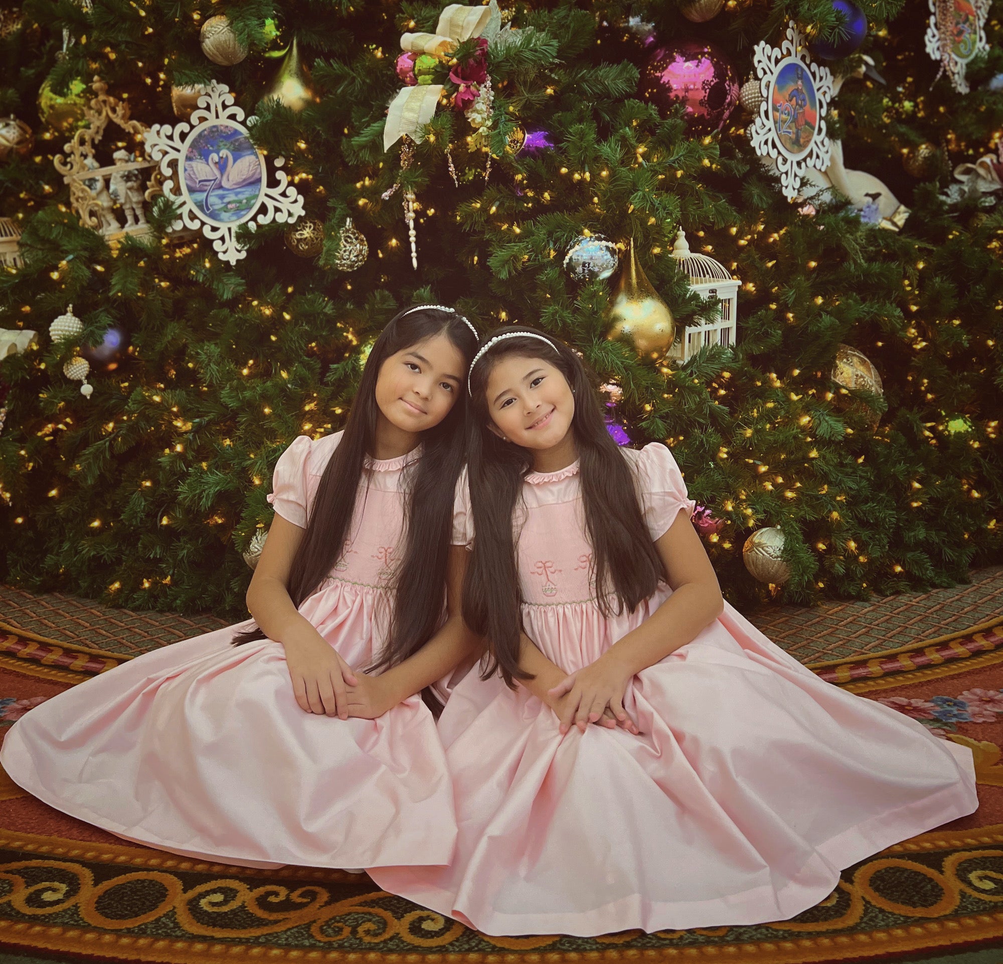 Charlotte sy Dimby classic timeless traditional smocked dresses for babies and girls handmade French style children clothing paris boutique matching siblings 10y 12y pastel pink smocked dresses florida