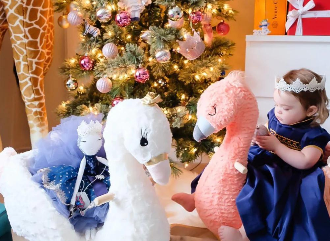 Charlotte sy Dimby classic timeless traditional smocked dresses for babies and girls handmade French style children clothing paris boutique twirling princess dress elegant portrait dress dolly matching dress christmas photoshoot photography outfit